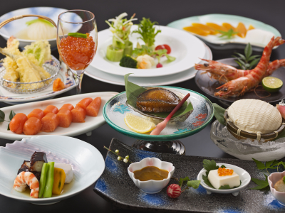最高の鮮度と質の活魚をつかった料理をはじめ、美麗な会席料理も高く評価いただいております。