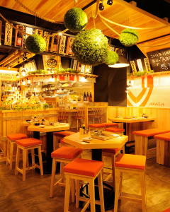 今後は、全国に100店舗の展開をめざしています。新店の立ち上げに携わるチャンスもありますよ。