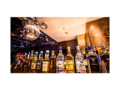 美味しい料理とお酒を楽しみながら、ゆったりとした時間をお過ごしいただいております。