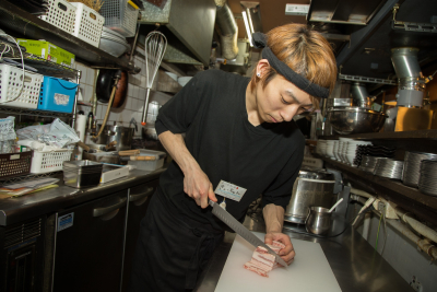 チームワーク抜群◎徹底した「現場主義」だから、仲間と一緒にどんどんお店を盛り上げてください!