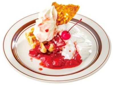 『自家製ワッフル』は 外はサクサク中はふんわり、 香ばしいバターの香りが食欲を一層そそります!