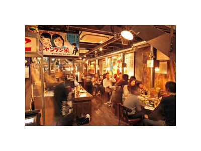 どこか懐かしい雰囲気の店内。昭和世代だけでなく、平成世代にも好評!