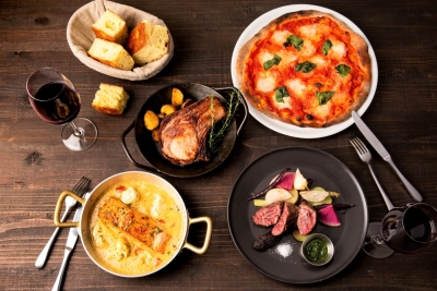 ひとつひとつの料理を丁寧に仕上げていきます。