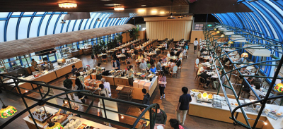 ビュッフェスタイルで、島食材を使った和洋中の朝食、ランチ、ディナーを提供しています。