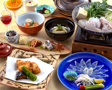 最上級のとらふぐを使った料理の数々でお客さまをお迎えしています。