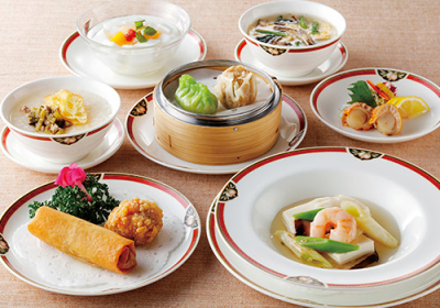 宴会料理の調理もお願いします。幅広い料理を学びながら、料理長へのキャリアアップもめざせる職場です。