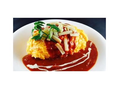 とろとろの卵が人気のオムライス。トッピングなどの提案も歓迎します
