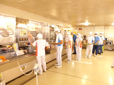 美味しい製品作りに励んでいる従業員を、食の面からサポート!