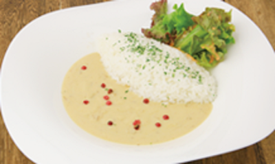 お客様やスポンサー様がご利用になるパーティーフロア、売店での食事づくりおよび、メニュー考案をおまかせ