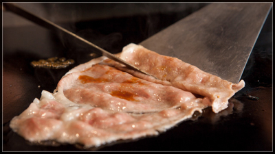 食材の持ち味を活かした、鉄板焼きの高い調理スキルが身につきます
