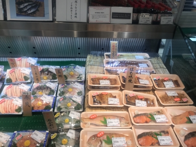 加工・調理だけではなく、接客・販売にいたるまで、幅広く業務に携わることができます。