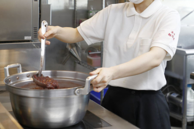 徹底して「手作り」にこだわっており、あんこなども各店舗の厨房でイチからていねいにつくっています!
