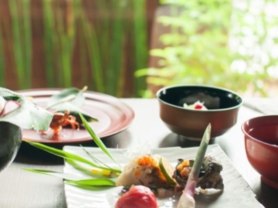 料理は全て手作り、魚は天然物・釣り物にこだわっております