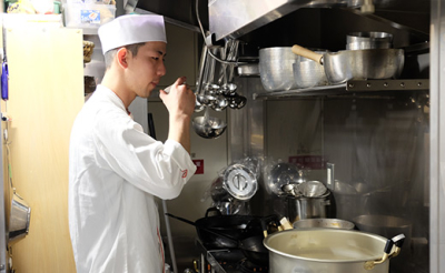 2018年の年商は15億円!毎年1~2店舗新規出店を行っている成長企業。
