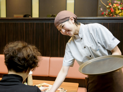 スタッフ一同、おいしさと「安心感」、そして笑顔をお届けしています。あなたも是非、その仲間入りを