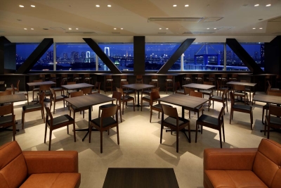 お店から素敵な景色や夜景も見える、最高のロケーション!