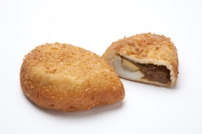 ゆで卵入りのビッグエッグカレーは2018年・2019年カレーパングランプリ金賞受賞!