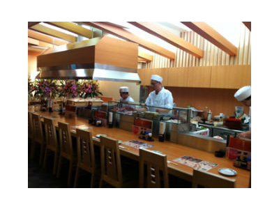 毎朝仕入れる新鮮魚介と備長炭炭火でもてなす焼き鳥が自慢です