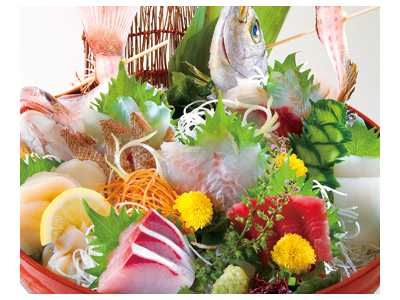 新潟漁港直送の鮮魚のお造りが自慢。包丁さばきのスキルが身に付きます。
