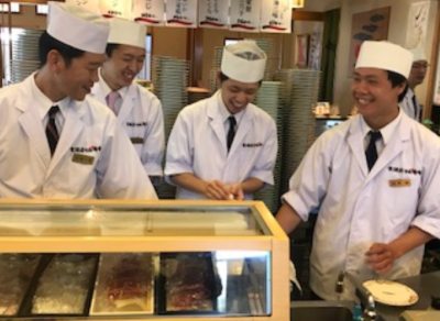 当店自慢のベテラン寿司職人と協力し、お客様をおもてなししましょう!