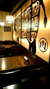 くつろげる雰囲気の、洗練された店内。