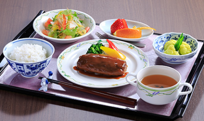 色彩やバラエティーなどにも配慮した食事を提供していきます。