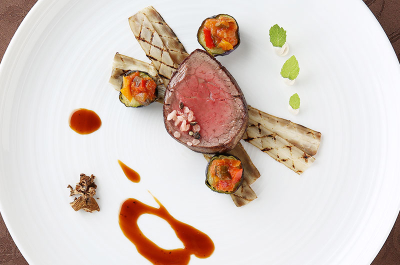料理長のもと、お二人の思い出となるオリジナル料理の提案もしてくださいね。