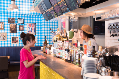 “Girls, Beers, Ambitious. ビールで上げよう、世の中を!”がコンセプトです。