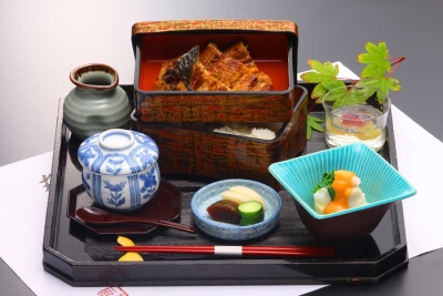 創業以来変わらぬ伝統の味、うな重。秘伝のたれにこだわり、長きに渡って愛されている当温泉の名物です。