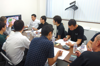 風通しがよく、働きやすさはバツグン。月に1回の会議では、あなたの意見やアイディアも大歓迎です!
