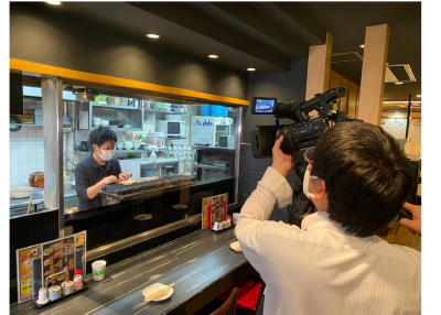 こちらは、TV取材を受けた時の写真です。様々なメディアを通してブランディングにも力を入れています。