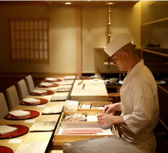 未経験の方大歓迎!やさしい先輩たちが、お店のことも接客もイチからお教えします。