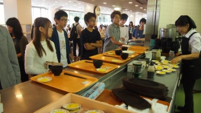 学生とのコミュニケーションもやりがいのひとつ!夏休みや春休みなど大型連休あり◎