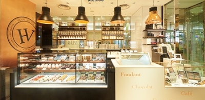 2010年パリで誕生したチョコレートのお店★ショコラやマカロンなどのスイーツをお客様にご紹介!