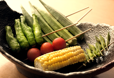 焼鳥や鶏料理とともに、四季折々の旬のお野菜をお楽しみいただいています。