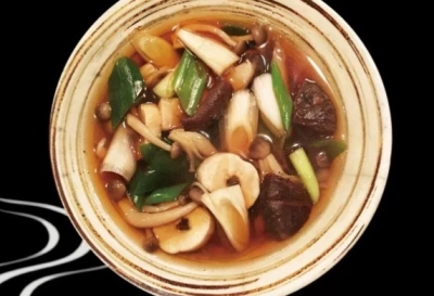 国産のそば粉や天然だしなどを使った、安心して食べられる料理を提供しています。