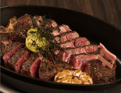 看板メニューは、最高級の牛肉を使用した極上のステーキ。※画像は既存店のものです