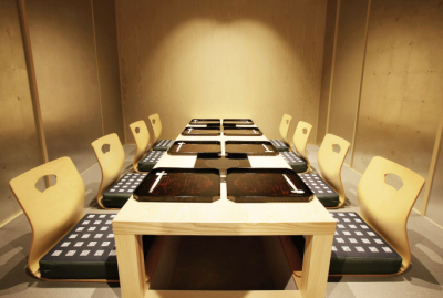 食事会やビジネスの商談、祝い事など、多彩なシチュエーションでご利用いただいています。
