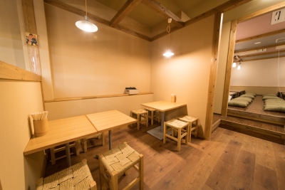 1店舗あたり6〜16名のスタッフが在籍。誠実なサービスを心がけています。