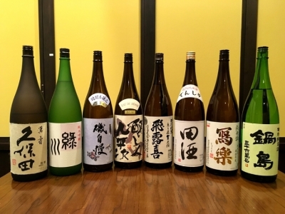 お酒は新潟の地酒を中心に、希少なものなど常時30種類以上をご用意