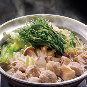 福岡名物・水炊き。調理や店舗運営など、できることが増えるたびに、着実に等級がアップするシステムです。