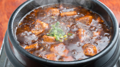 季節なイベントごとに入れ替わるコース料理などのメニュー開発にも携われます!
