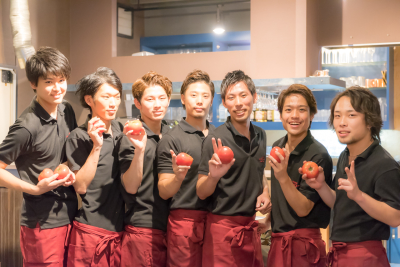 まずは店舗で調理や接客の基本を覚えてください。早ければ半年で店長へ昇格できますよ。