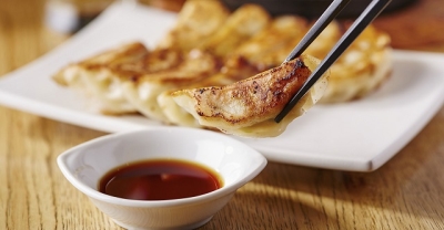 オシャレな餃子バルで未来の店長へ。その先のキャリアプランも豊富!