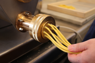 パスタは手作りのモチモチ生パスタ!ソースの種類も豊富です。