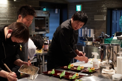 料理監修に日本料理『傳』の長谷川、シェフにはパリなどで腕を奮ってきた友森と、錚々たるメンバーが集結!