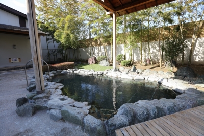 炭酸泉に露天岩風呂、檜風呂…多彩なお風呂で人気♪地域のお客様に愛されるスーパー銭湯でスタッフ募集!