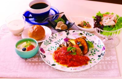 旬の食材を使ったメニューを豊富にご用意。経験の浅い方も、しっかりスキルアップできます。