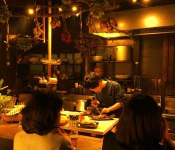 全国各地の銘酒を豊富にラインナップしたお店を運営。日本酒などのお酒にも詳しくなれます。