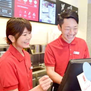 女性を中心に、明るく元気なスタッフが働いています☆